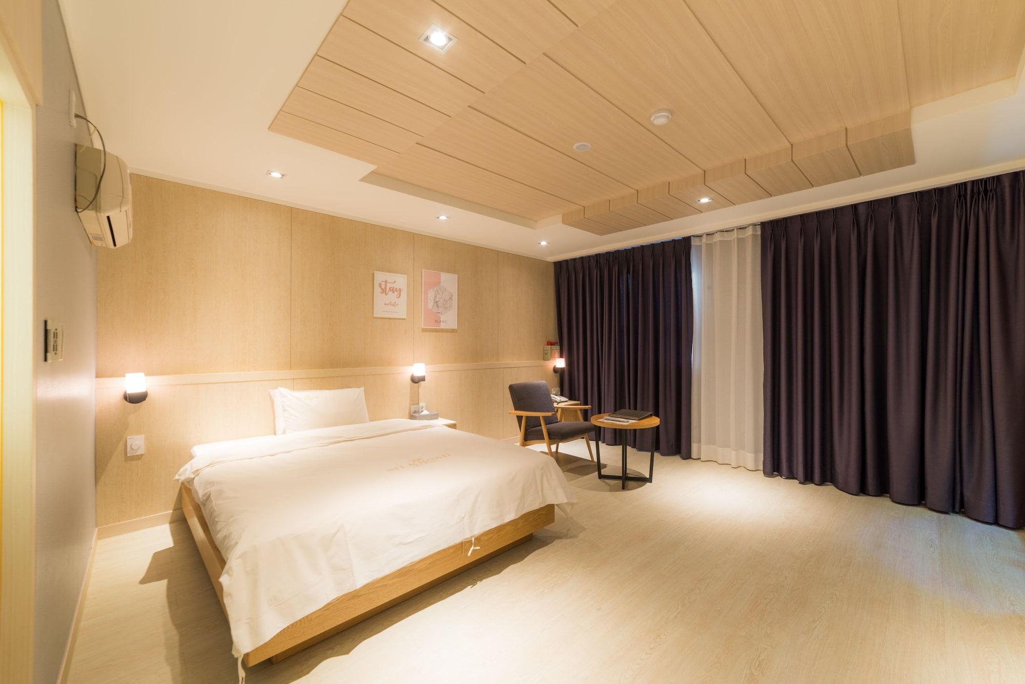 Reborn Suwon Silkroad Hotel Buitenkant foto