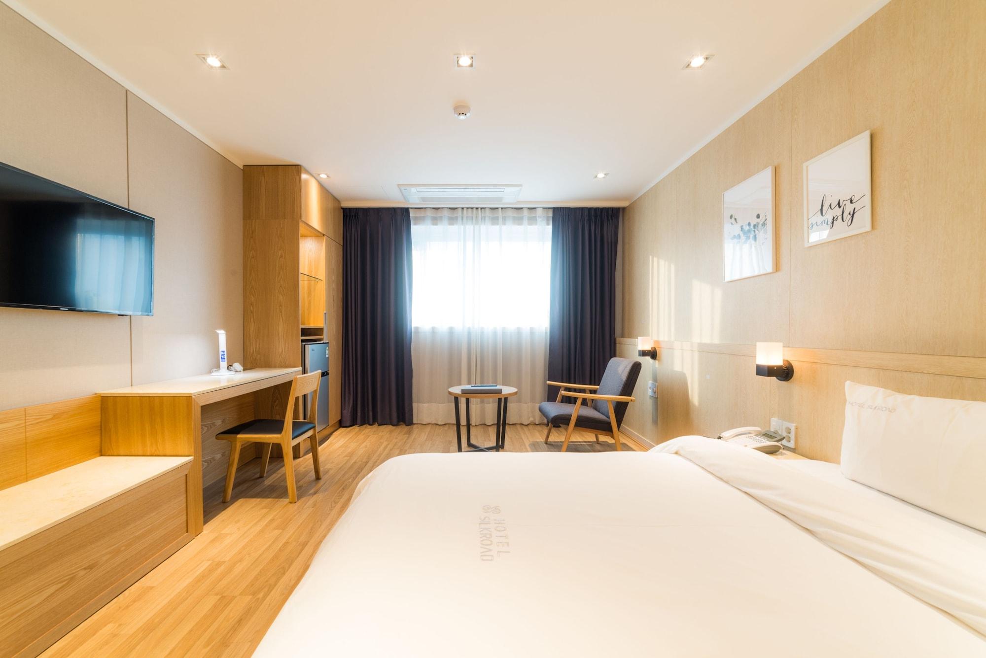 Reborn Suwon Silkroad Hotel Buitenkant foto