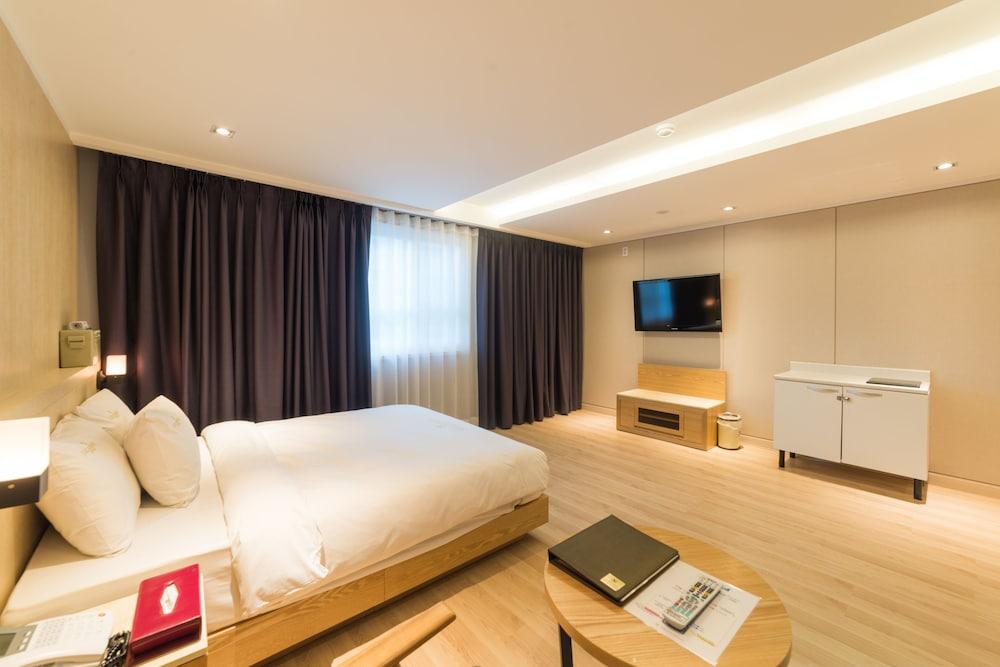 Reborn Suwon Silkroad Hotel Buitenkant foto