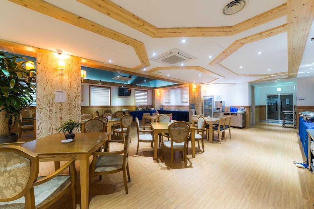Reborn Suwon Silkroad Hotel Buitenkant foto