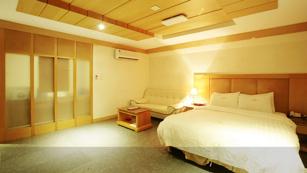 Reborn Suwon Silkroad Hotel Buitenkant foto