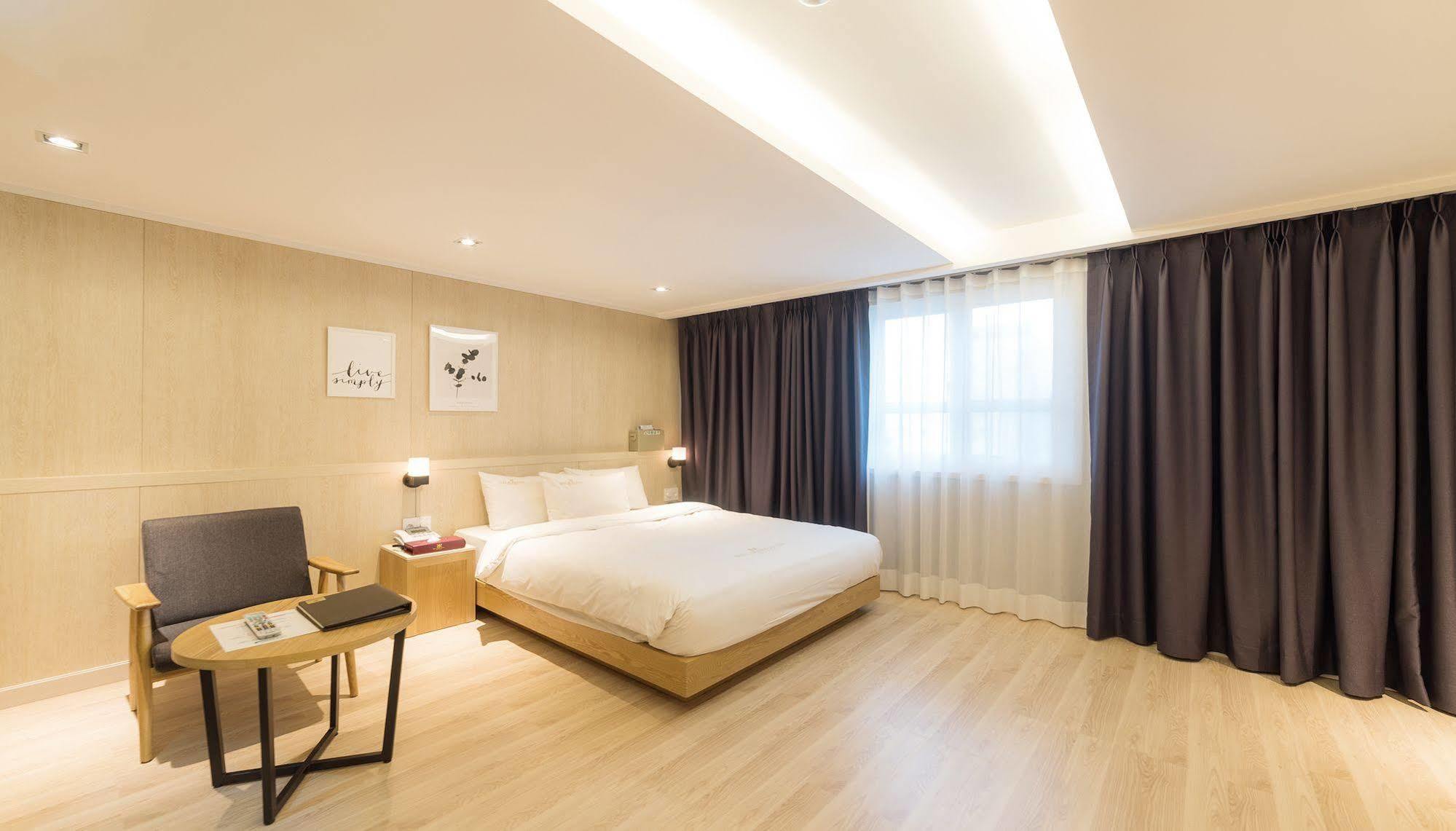 Reborn Suwon Silkroad Hotel Buitenkant foto