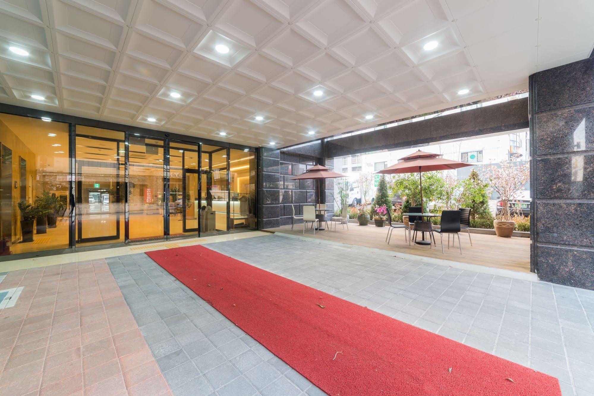 Reborn Suwon Silkroad Hotel Buitenkant foto