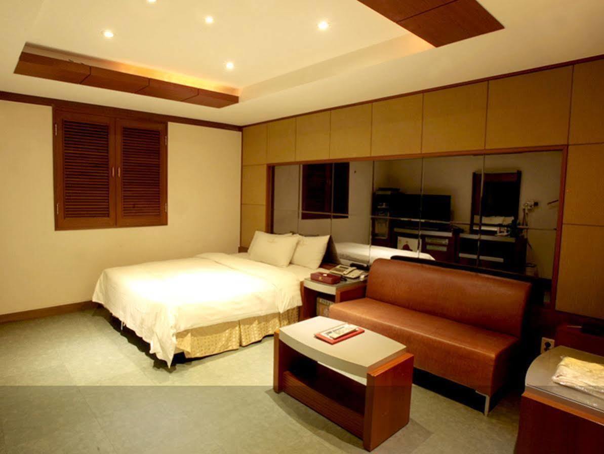 Reborn Suwon Silkroad Hotel Buitenkant foto