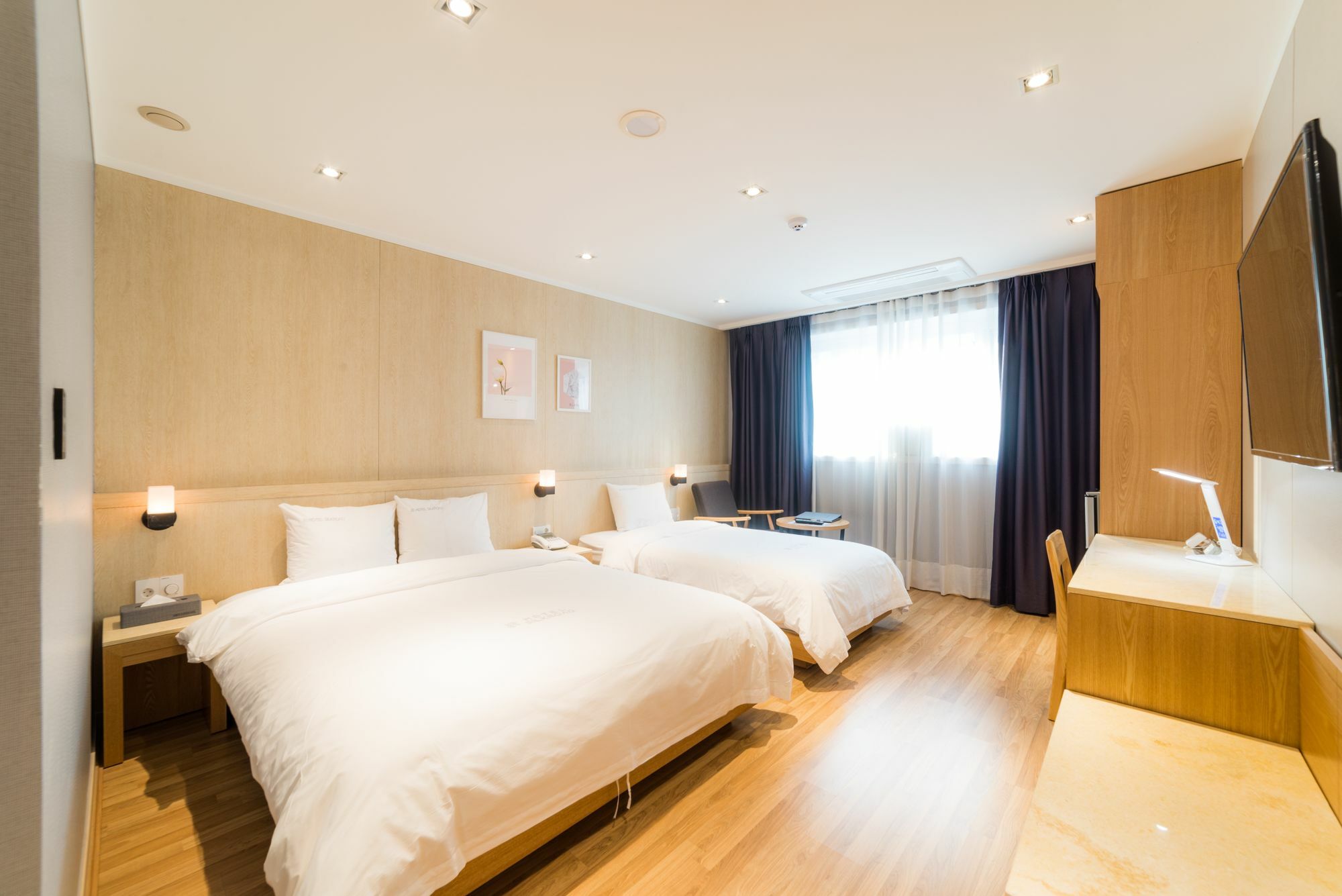 Reborn Suwon Silkroad Hotel Buitenkant foto