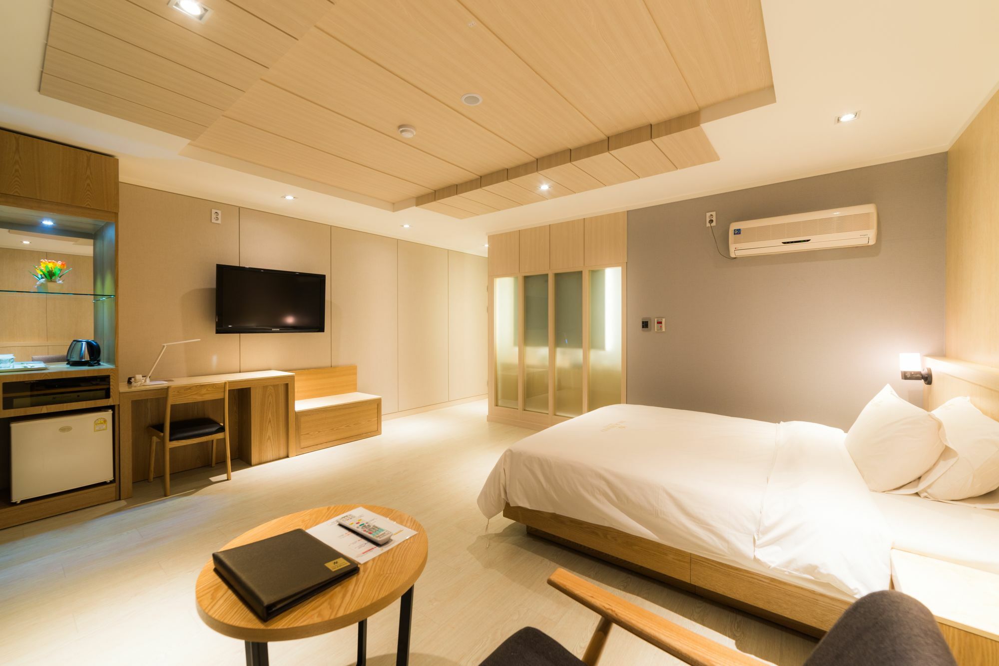 Reborn Suwon Silkroad Hotel Buitenkant foto
