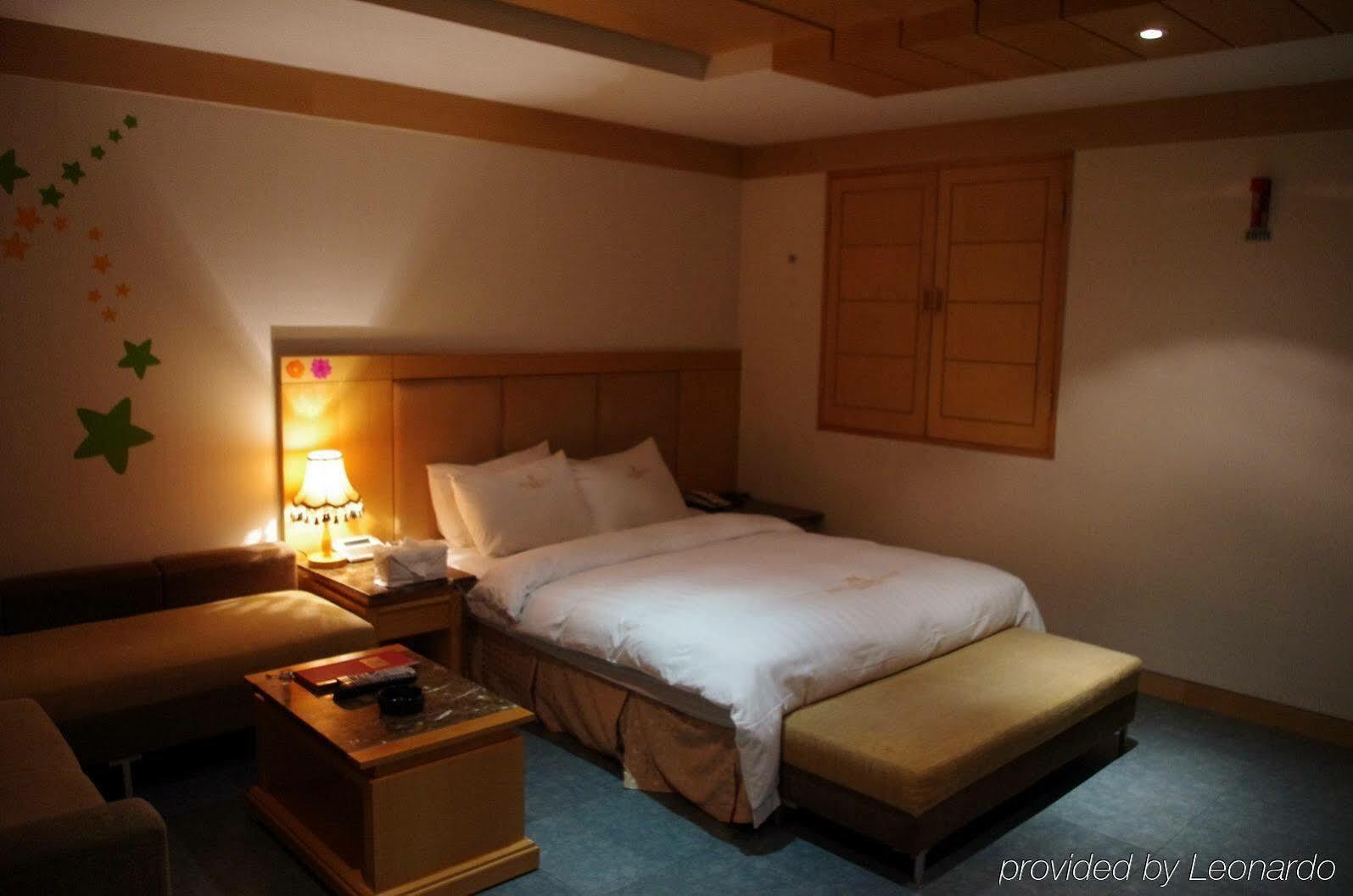 Reborn Suwon Silkroad Hotel Buitenkant foto